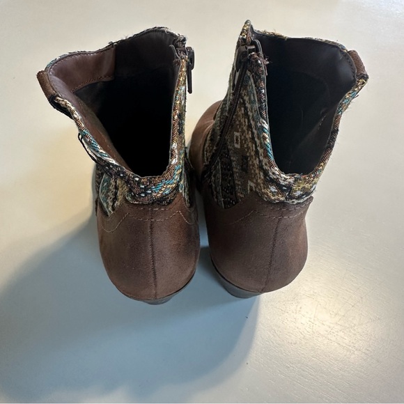 Jellypop Size 9 Brown Western Heeled Ankle Booties Cowgirl Woven Fabric Teal - Picture 4 of 7